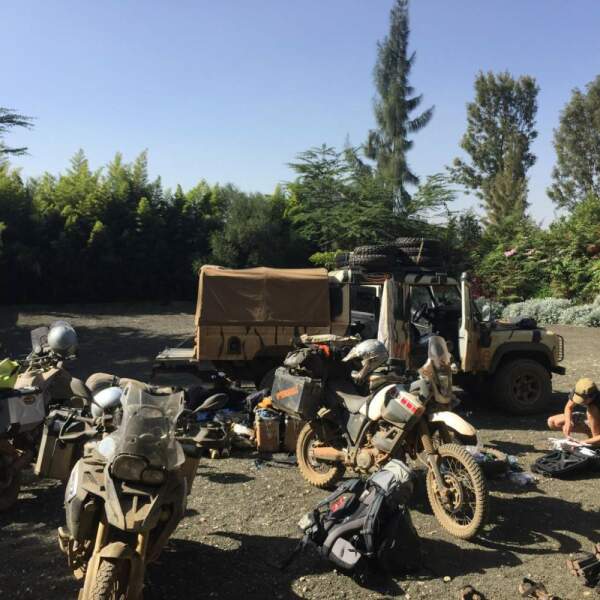 Motorradreisen Afrika Neujahr Katerfrühstück Ausnüchterungsetappe